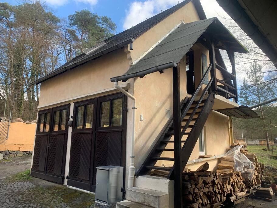 Апартаменти Kleine Kunstremise Mit Holzofen Burg Freienfels Weinbach Екстер'єр фото